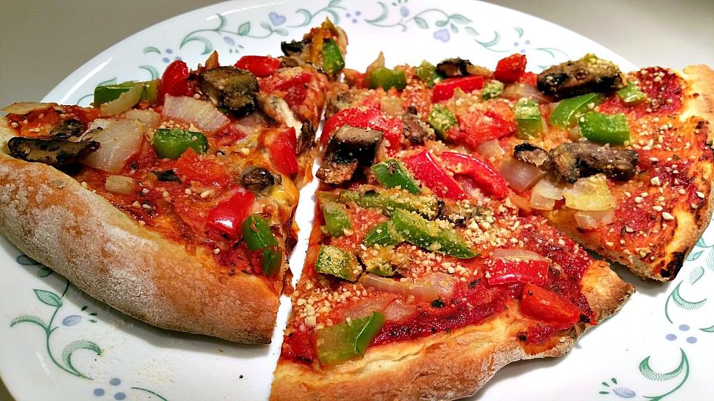 https://www.brandnewvegan.com/wp-content/uploads/2013/12/divine-fat-free-pizza-sauce-1024x576.jpg