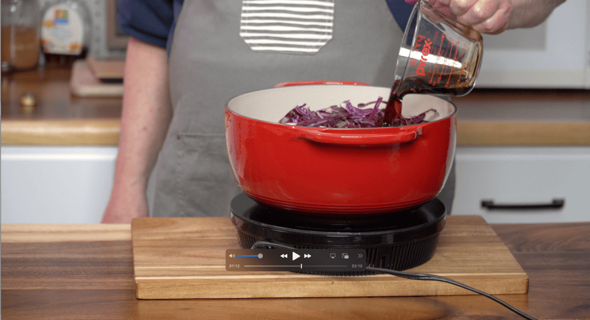 adding balsamic vinegar to the cabbage