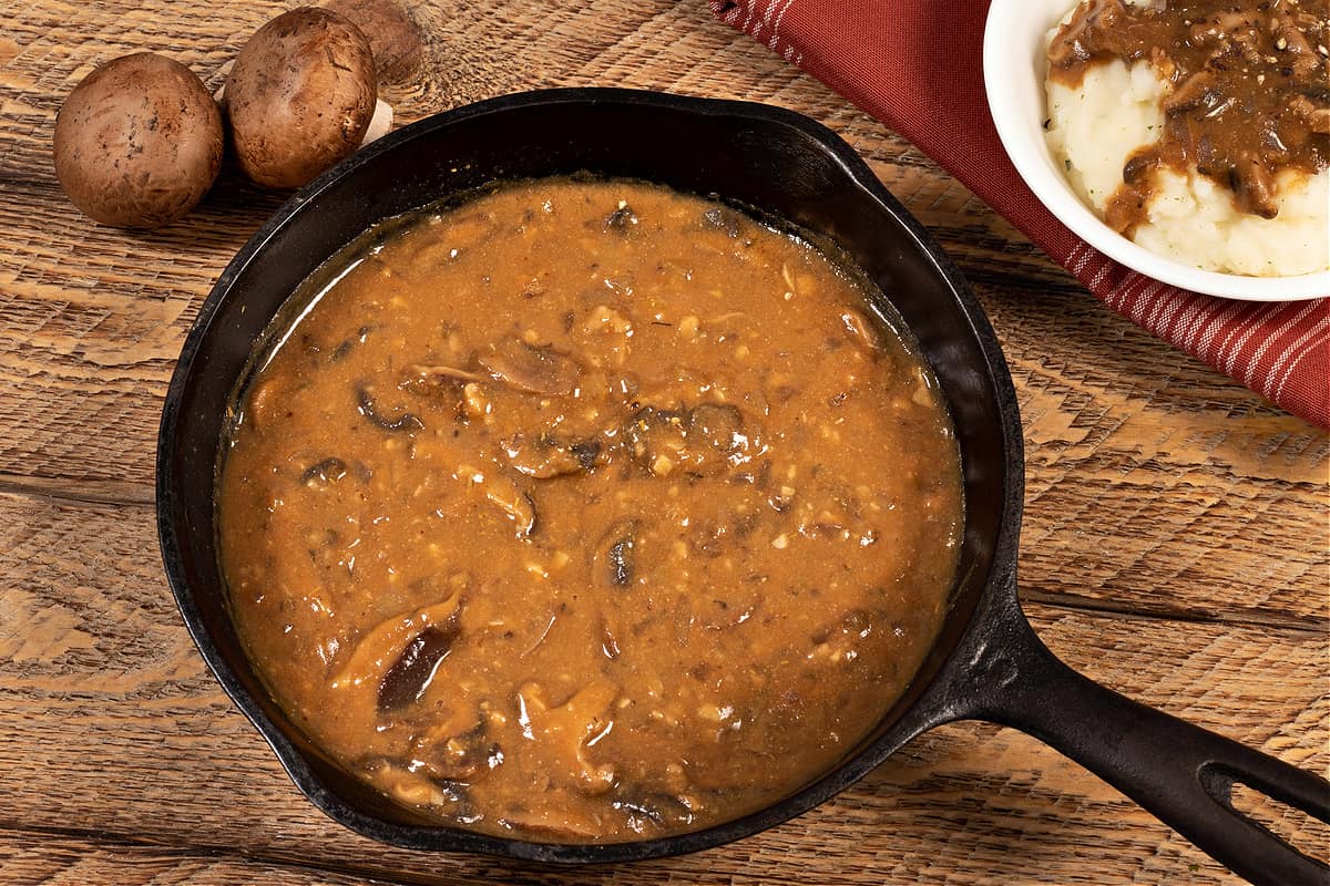 skillet of vegan mushroom gravy