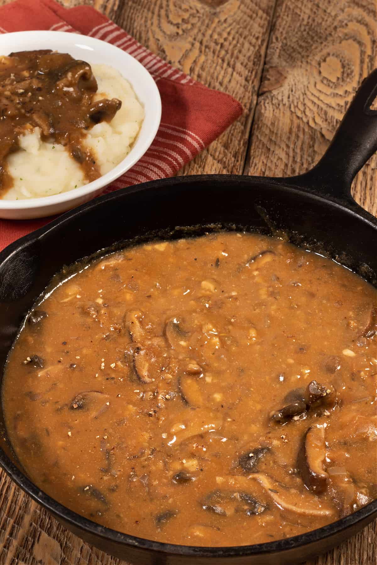 skillet of vegan mushroom gravy