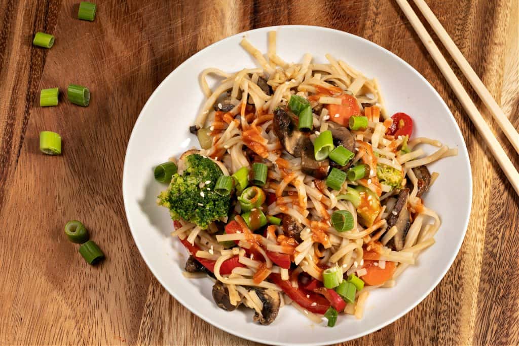 easy vegan peanut noodles